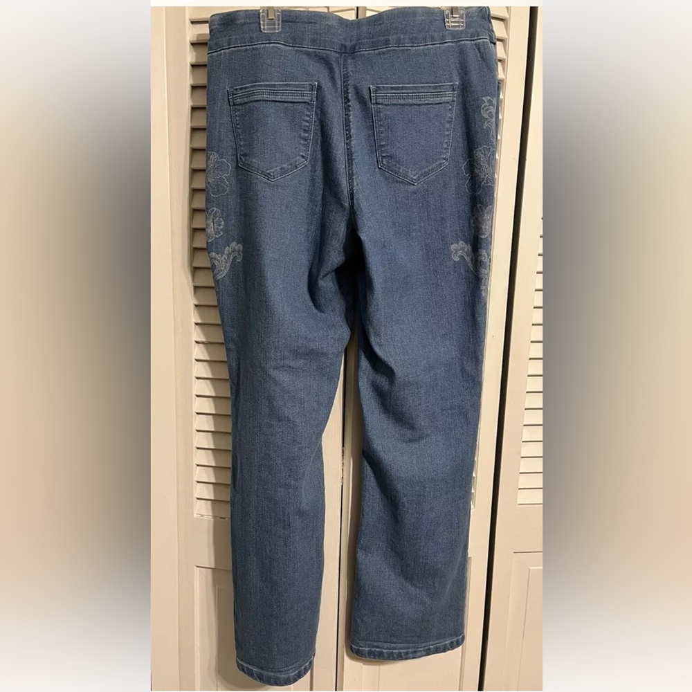 Westbound Women's Jeans, Bootcut, Silver Flower & Paisley Designs, Sz 12 Reg